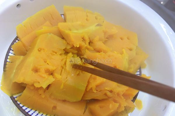 香脆甜口的南瓜饼的做法图解3