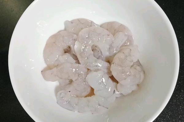 丝瓜鲜虾饼 (宝宝辅食）的做法图解1