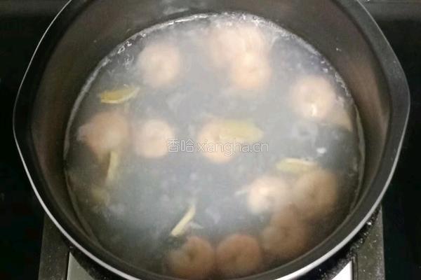 丝瓜鲜虾饼 (宝宝辅食）的做法图解2