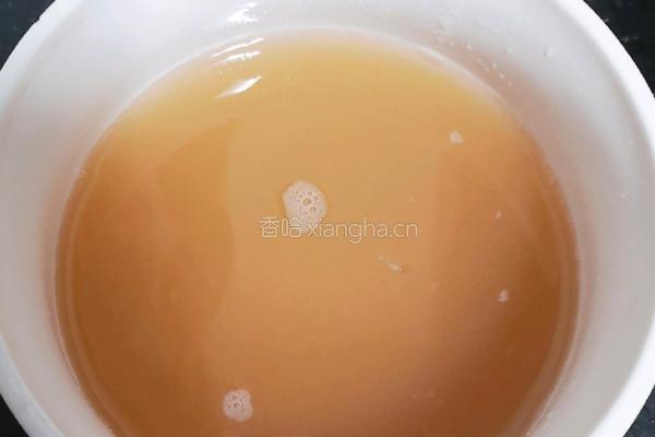 冰糖雪梨棒棒糖的做法图解2