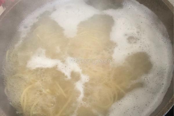西红柿意大利面的做法图解1