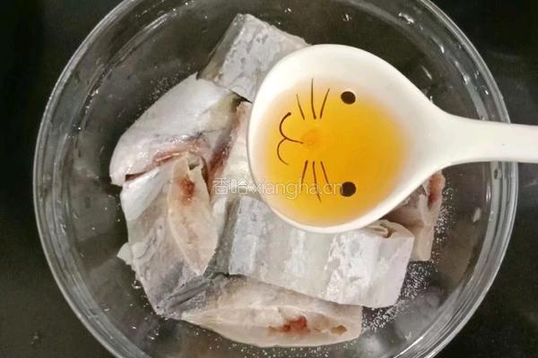 家常红烧带鱼的做法图解3