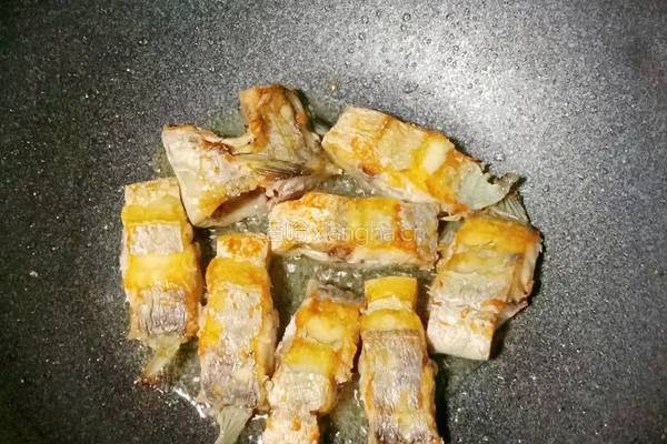家常红烧带鱼的做法图解9