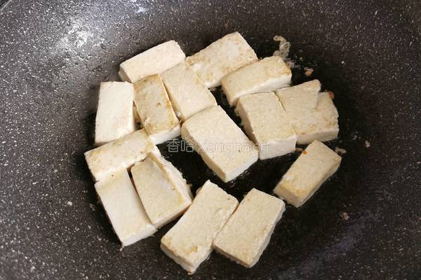 墨鱼丸小油菜豆腐菜的做法图解3