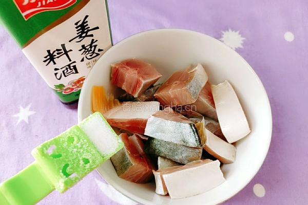 海鱼蒸西兰花的做法图解4