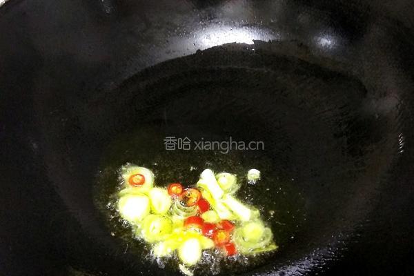 香肠炒平菇的做法图解4