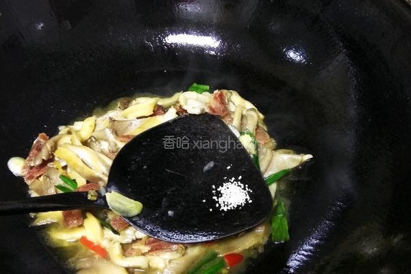 香肠炒平菇的做法图解7