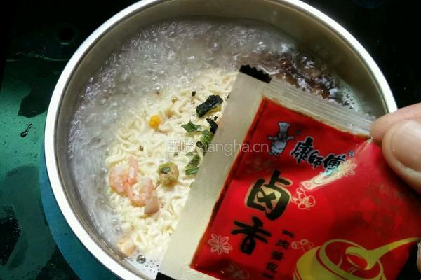 香菇虾仁面的做法图解8