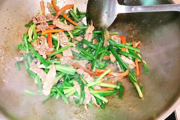 虾菇干炒韭菜的做法图解12