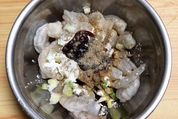 奶油南瓜虾仁浓汤的做法图解4