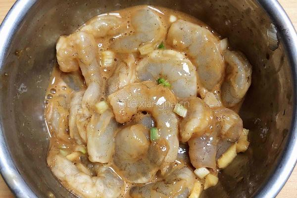 奶油南瓜虾仁浓汤的做法图解5