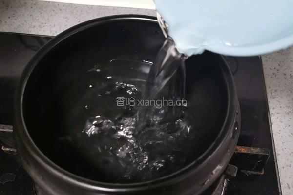 砂锅花甲米线的做法图解2