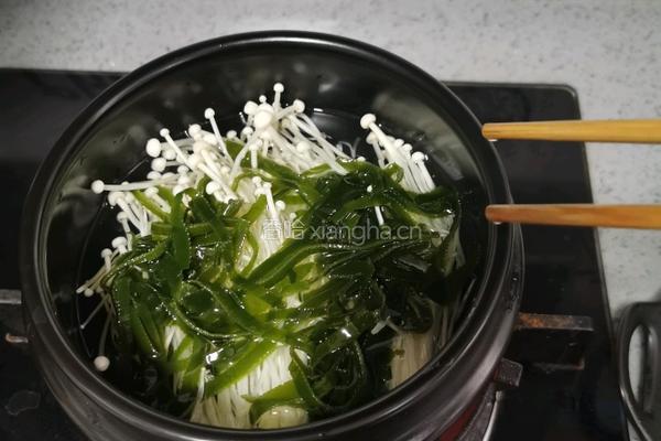 砂锅花甲米线的做法图解3