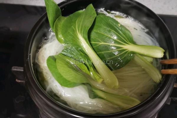 砂锅花甲米线的做法图解5