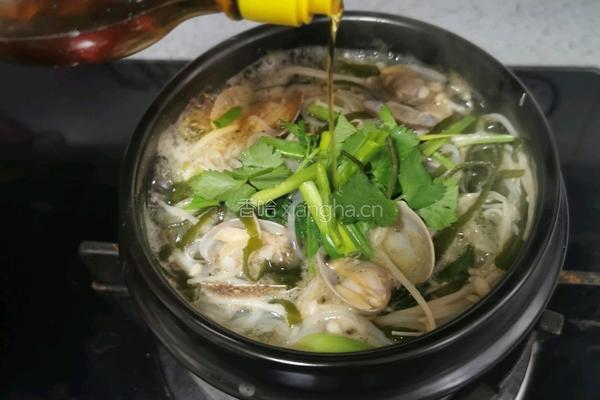 砂锅花甲米线的做法图解10