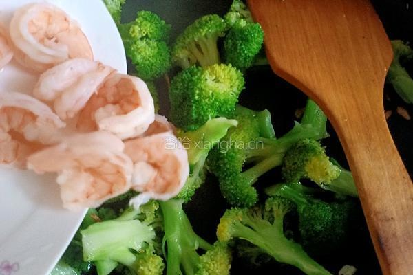 西蓝花炒虾仁的做法图解12
