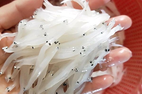 银鱼蒸蛋的做法图解1
