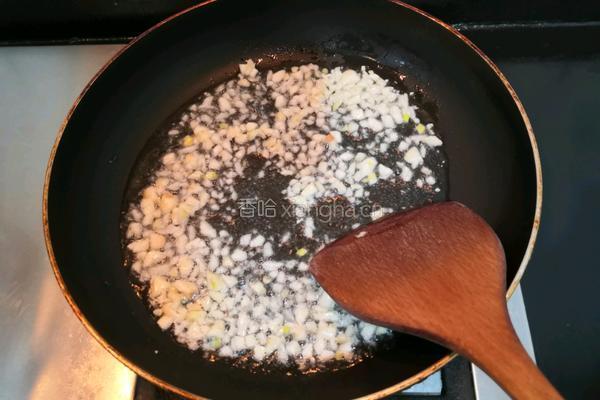 金蒜虾皮炝萝卜的做法图解9