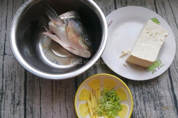 鱼头豆腐汤的做法图解1
