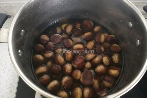 鲜虾烧板栗的做法图解3