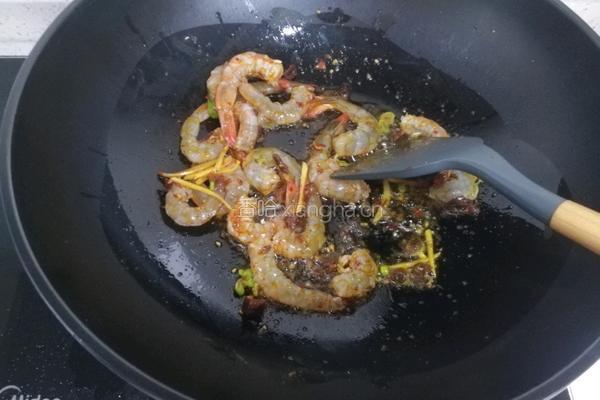 鲜虾烧板栗的做法图解11
