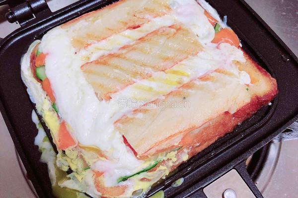 爆浆芝士蟹肉三明治（5分钟快手餐）的做法图解9