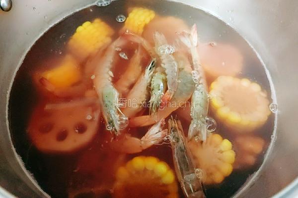 鲜虾白蛤玉米莲藕汤的做法图解12