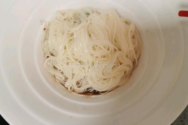 虾仁阳春面的做法图解10