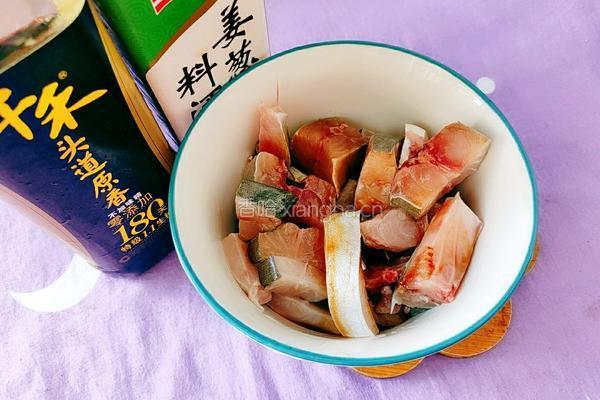 海鱼炒秀珍菇的做法图解3