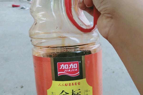凉拌酸辣大蒜的做法图解1