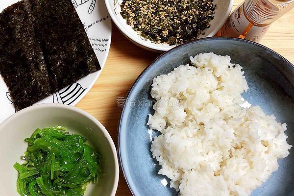 裙带菜寿司（养颜清肠）的做法图解2