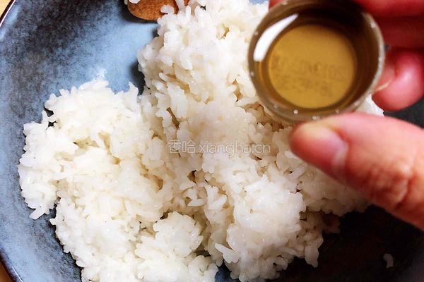 裙带菜寿司（养颜清肠）的做法图解3