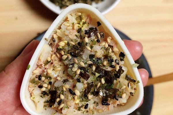 日式海苔金枪鱼饭团的做法图解10