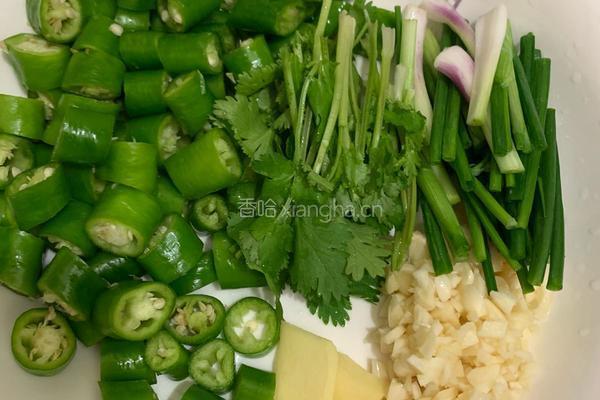 青椒炒田鸡的做法图解2