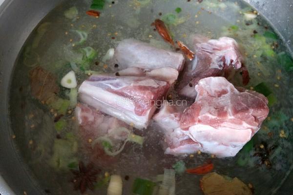 秋季滋补羊骨汤的做法图解5