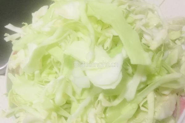 虾仁包菜炒粉丝的做法图解1