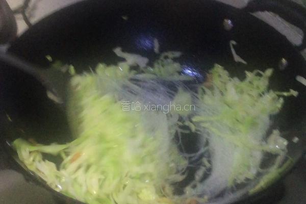 虾仁包菜炒粉丝的做法图解6