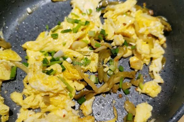 榨菜炒鸡蛋的做法图解7