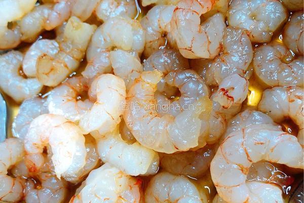 韭菜鸡蛋鲜虾水饺的做法图解1