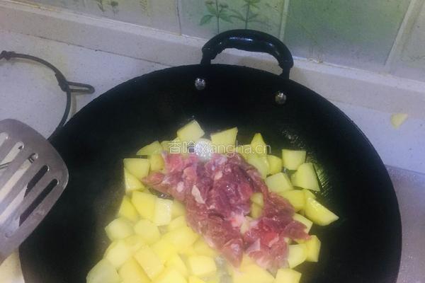 土豆烧牛腩的做法图解6