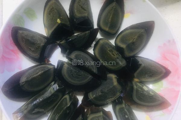 凉拌皮蛋的做法图解1