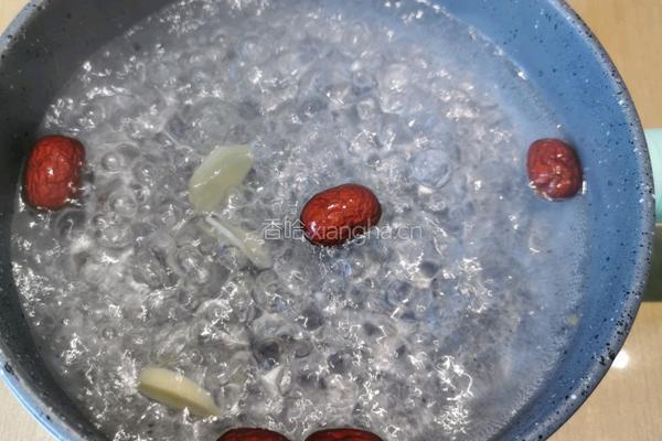 姜枣玉米菌汤的做法图解3
