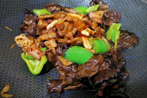 五花肉木耳炒黄花菜的做法图解10