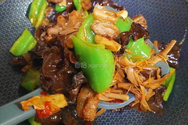 五花肉木耳炒黄花菜的做法图解11