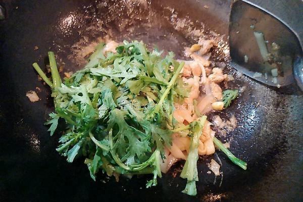 苘蒿瘦肉炒河粉的做法图解6