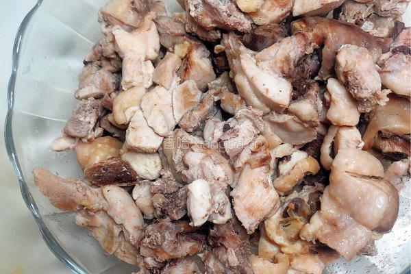 土豆炖鸡块的做法图解2