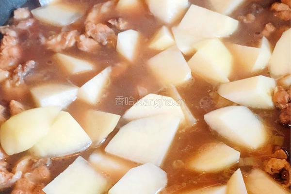 土豆炖鸡块的做法图解7