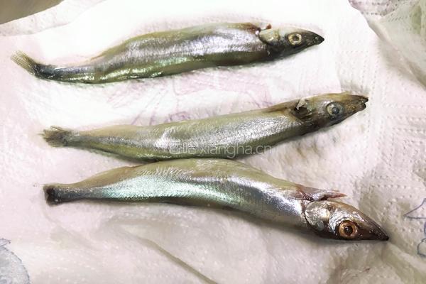 香煎多春鱼的做法图解5