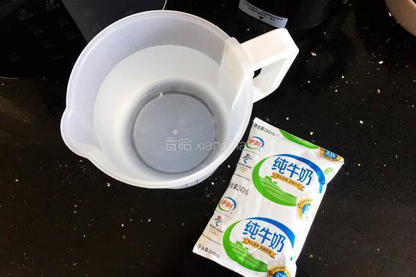 奶香南瓜羹的做法图解2