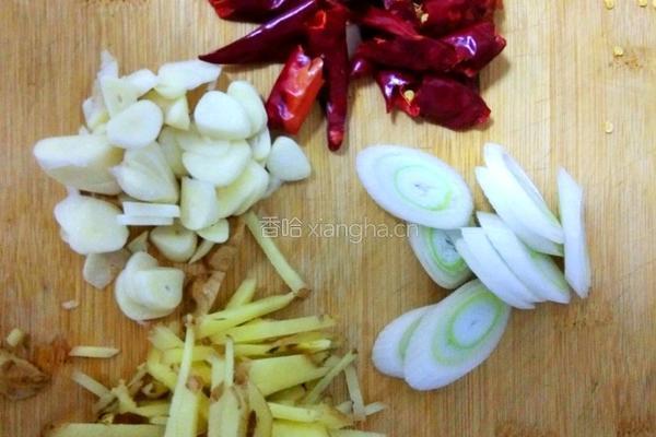 芹菜炒肉的做法图解2